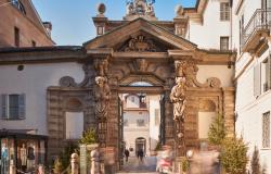 Life in Piazza del Quadrilatero where Portrait Milano is located