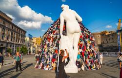 Venere degli Stracci, Venus of the Rags, in Piazza Municipio